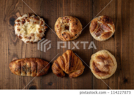 Various kinds of bread Various kinds of bread 114227873