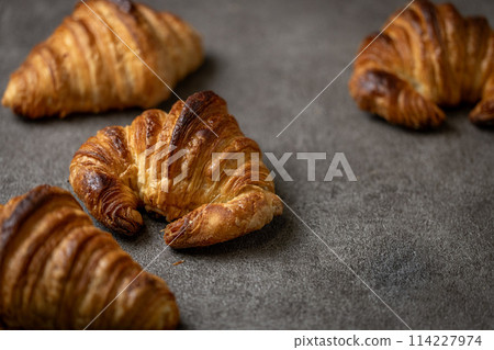 Croissant  114227974
