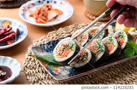 Korean seaweed roll kimbap (bulgogi kimbap) Korean seaweed roll kimbap (bulgogi kimbap) 114228281