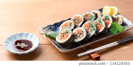 Korean seaweed roll kimbap (bulgogi kimbap) Korean seaweed roll kimbap (bulgogi kimbap) 114228303