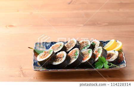韓式海苔卷紫菜包飯(Bulgogi gimbap) 韓式海苔卷紫菜包飯(Bulgogi gimbap) 114228314