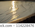 Sunset light reflecting off the waves in the evening 114228476