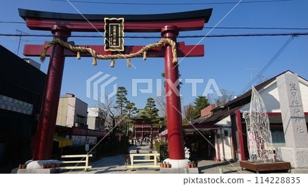Torii gate and approach to Kasama Inari Shrine 114228835