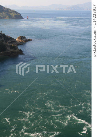 從來島海峽大橋看到來島海峽的潮汐 從來島海峽大橋看到來島海峽的潮汐 114228917
