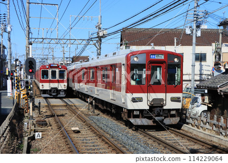 Kintetsu 1031 series train arriving at Tawaramoto Station on the Kashihara Line Kintetsu 1031 series train arriving at Tawaramoto Station on the Kashihara Line 114229064