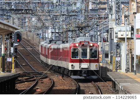 Kintetsu Osaka Line 2800 series train arriving at Kawachiyamamoto Station Kintetsu Osaka Line 2800 series train arriving at Kawachiyamamoto Station 114229065