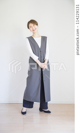 女春裝時尚協調全身（豎） 114229131