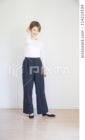 女春裝時尚協調全身（豎） 114229194