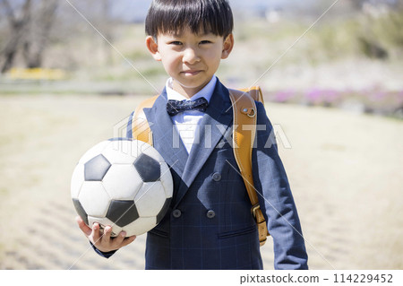 Elementary school boy holding a soccer ball, entrance image 114229452