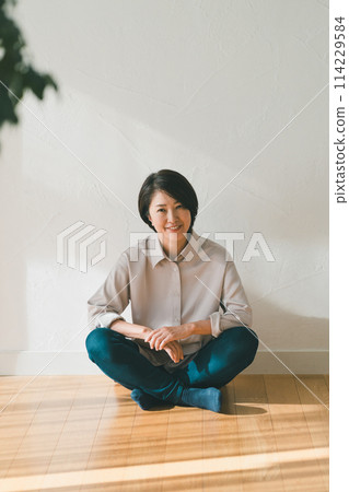 female, females, lady 114229584