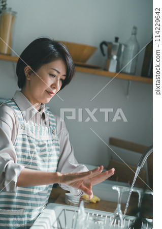 homemaker, female, females 114229642