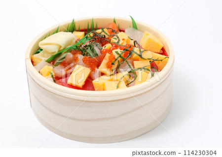 Seafood, Sashimi, Topping, Fish and shellfish, Seafood bowl, Japanese food, Cooking, Rice bowl, Sushi, Tuna, Salmon 114230304