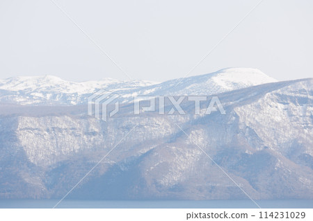 View of Lake Towada and Hakkoda in winter from Shimeitei Observatory (Kazuno City, Akita Prefecture) 114231029