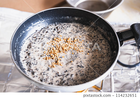 製作蘑菇奶油醬 製作蘑菇奶油醬 114232651