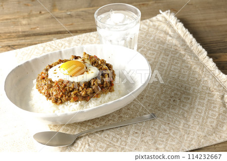 Keema 咖哩配蛋黃和焦奶酪 114232667