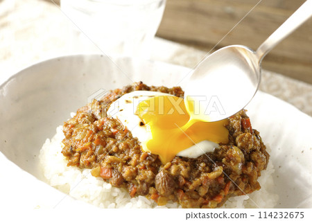 Keema curry topped with egg yolk and burnt cheese 114232675