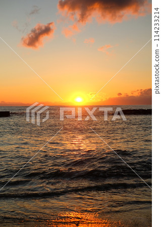 2023 年 10 月 26 日在逗子/葉山森戶海岸的日落 114233214