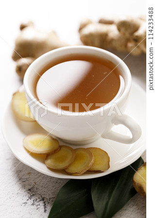 Ginger tea with ginger root and ginger slices. 114233488