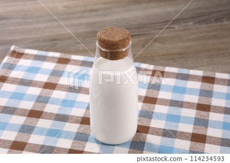 牛奶 牛奶 114234593