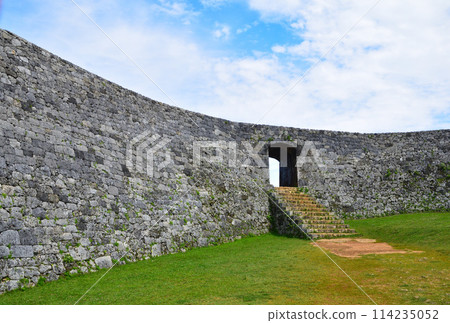  Zakimi Castle 114235052