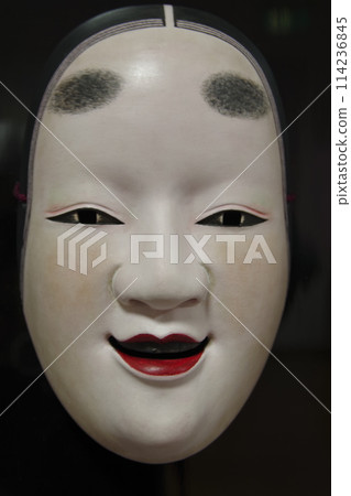 Komen 2 的意思是苗條、可愛的年輕女子。 114236845