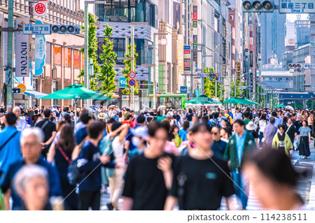 Tokyo cityscape, Japan Inbound tourism is back... Ginza pedestrian street crowded with foreign tourists during Golden Week = May 5th 114238511