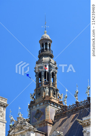 法國巴黎。巴黎市政廳的鐘樓。攝於 2021 年 7 月 18 日。 法國巴黎。巴黎市政廳的鐘樓。攝於 2021 年 7 月 18 日。 114239469