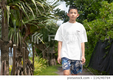 散步的沖繩男孩 散步的沖繩男孩 114240784