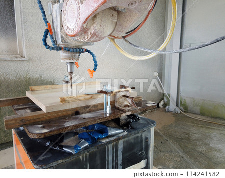3D robotic relief milling in stone 114241582