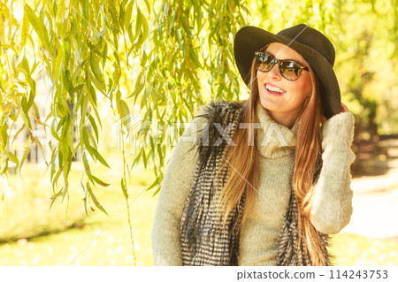 Adorable woman in sunglasses 114243753