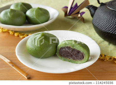 Snack on Kusamochi: Spring Mugwort Mochi, Japanese Sweets 114245036