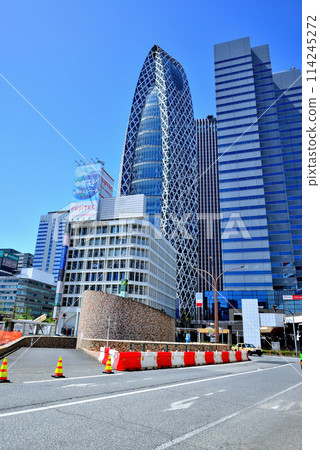 東京、新宿副中心、公車站及建築群風景 114245272