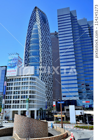 東京、新宿副中心、公車站及建築群風景 東京、新宿副中心、公車站及建築群風景 114245273