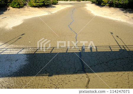 山陽小野田市、江尾公園、江尾湖乾涸的風景 山陽小野田市、江尾公園、江尾湖乾涸的風景 114247071