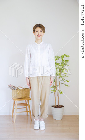 Women's spring clothes fashion coordination whole body (vertical) Women's spring clothes fashion coordination whole body (vertical) 114247211