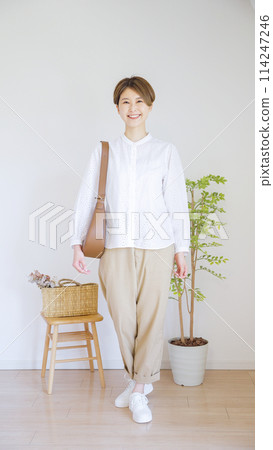 Women's spring clothes fashion coordination whole body (vertical) 114247246