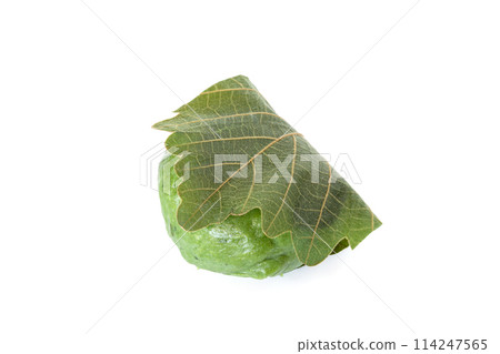 Mugwort Kashiwamochi [White background, cutout] 114247565