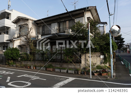 Old Japanese house / two-story house / land / detached house / mortar apartment / boarding house Old Japanese house / two-story house / land / detached house / mortar apartment / boarding house 114248391