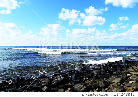 Views of the sea 114248815