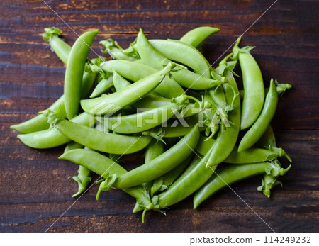 Peas on a table, pea harvest Peas on a table, pea harvest 114249232