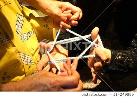 It's so warm. Three generations playing cat's cradle together It's so warm. Three generations playing cat's cradle together 114249899