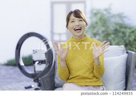 A middle-aged woman who broadcasts videos A middle-aged woman who broadcasts videos 114249935