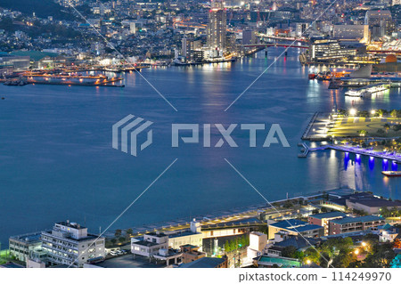 [從鍋官山公園展望台眺望長崎港（夜景）] 長崎縣長崎市出雲2 114249970