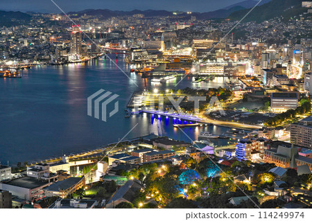 [從鍋官山公園展望台眺望長崎港（夜景）] 長崎縣長崎市出雲2 114249974