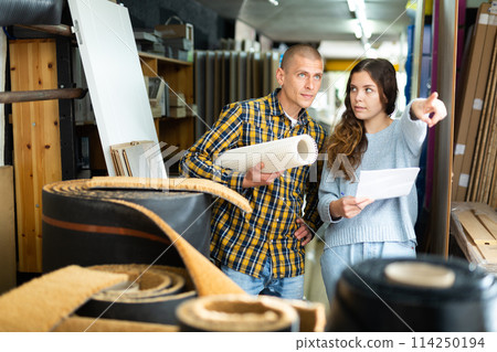 Customers shopping in building store and pointing to something 114250194