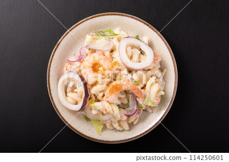 Shrimp and squid cod roe macaroni salad 114250601
