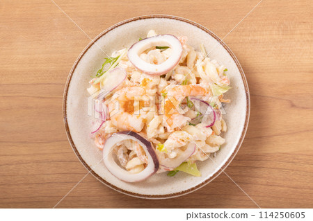 蝦子魷魚明太子通心粉沙拉 114250605