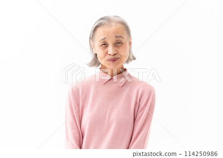 Senior woman portrait 114250986
