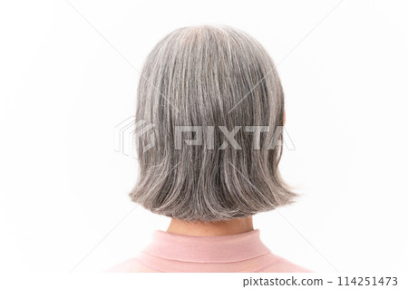 白髮女性的頭髮護理 114251473