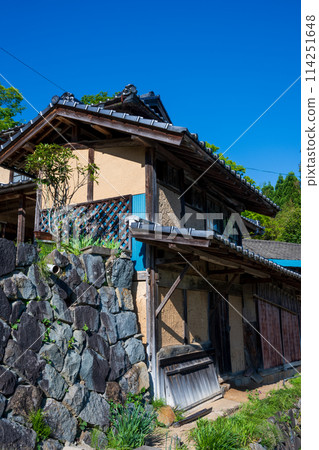 日本岡山縣三崎鎮一座古老而美麗的建築 日本岡山縣三崎鎮一座古老而美麗的建築 114251648